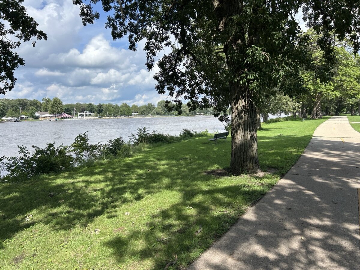 Kankakee Riverfront Trail (River Road)